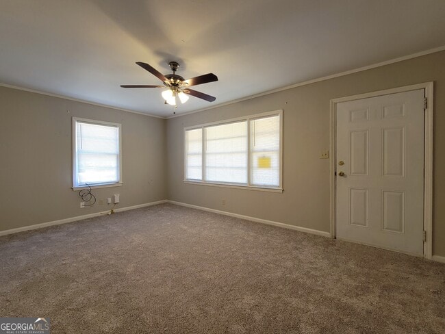 Building Photo - 268 Elks St