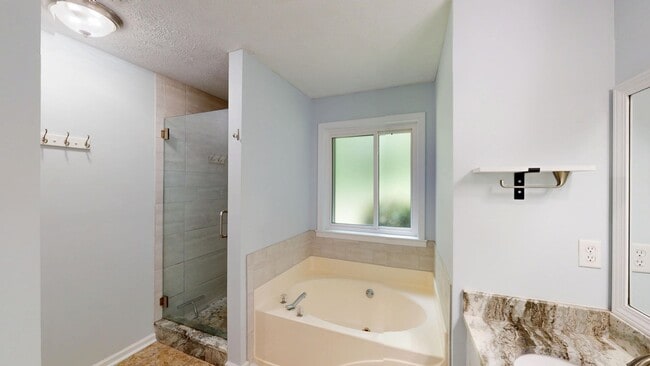Building Photo - Lovely 3/2 in the Heart of Millbrook
