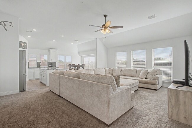 Building Photo - Beautifully Maintained Home on Greenbelt!