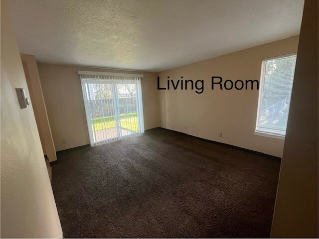 Building Photo - 3606 White Oak Ct NE
