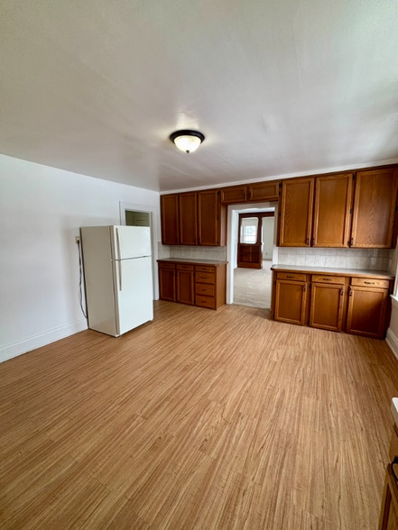 Building Photo - 91 Laverack Ave