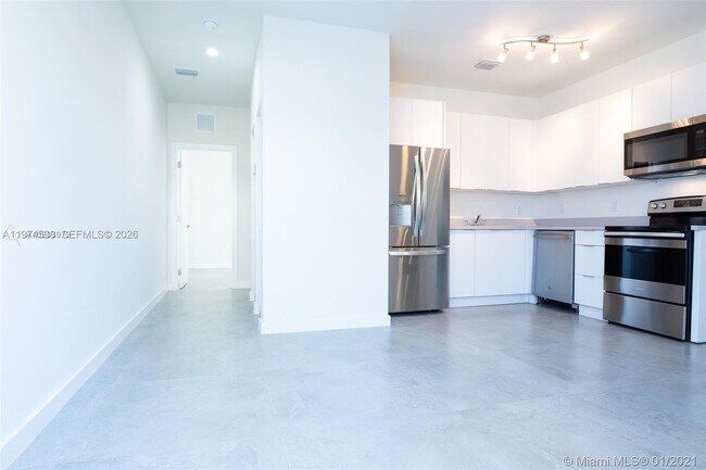 Building Photo - 120 NE 71st St