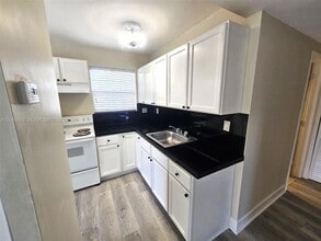 Building Photo - 10790 SW 46th St