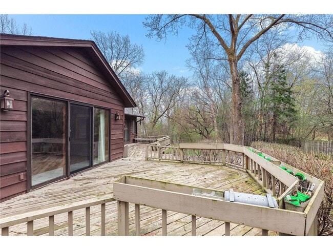 Building Photo - 5880 Christmas Lake Rd