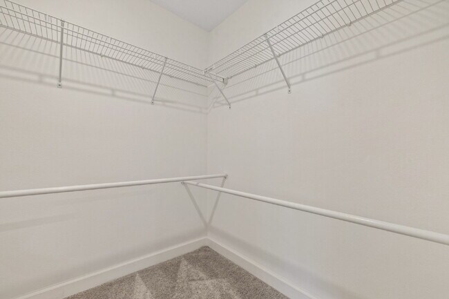 Building Photo - "Spacious 4-Bed Oasis with Granite Charm in Lutz!"In a gated community with 2 Cars garage