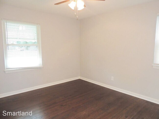 Building Photo - 4 br, 1 bath House - 324 E. 222nd St