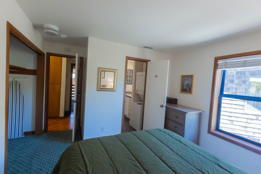 Building Photo - 207 3rd St