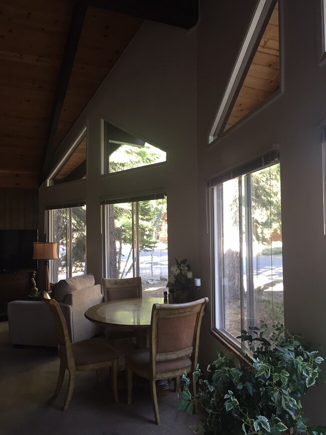 Building Photo - Great Location off Pioneer Trail in South ...