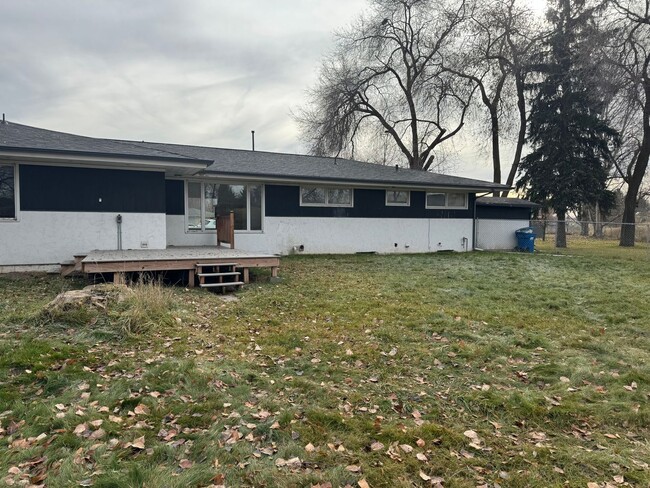 Building Photo - 2434 Wyoming St W