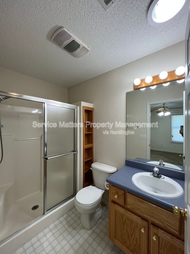 Building Photo - 4925 Hyatt Ln