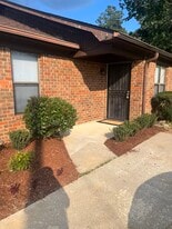 Building Photo - 8424 Warren Dr