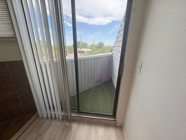 Building Photo - Cozy 1 Bedroom
