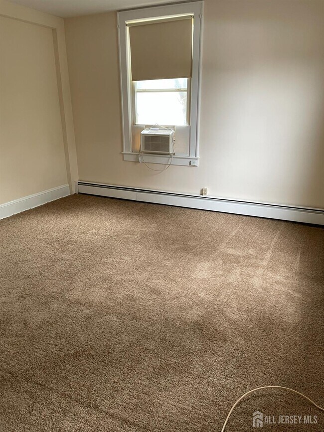 Building Photo - 549 Main St