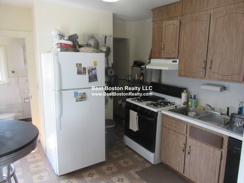 Building Photo - 7 Elmer St