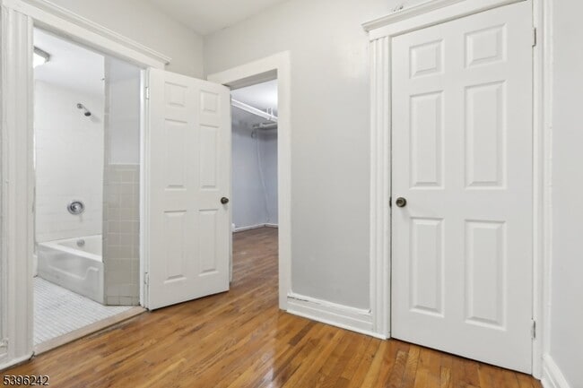 Building Photo - 162 Fairview Ave