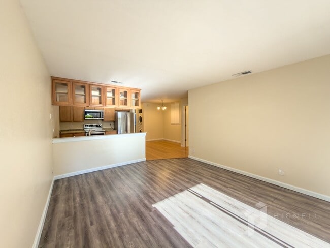 Primary Photo - Gated Community, 3 Bed Condo!