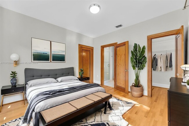 Building Photo - 1514 Capri St