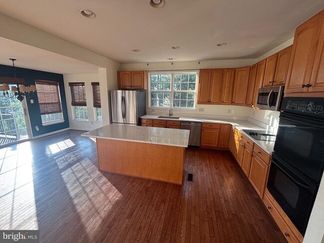 Building Photo - 7536 Pinewild Rd