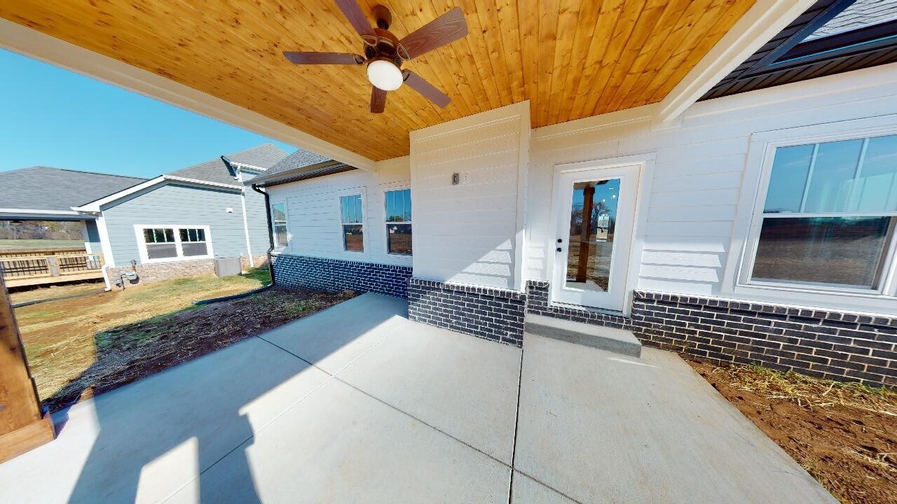 Building Photo - 221 Bluebell Dr