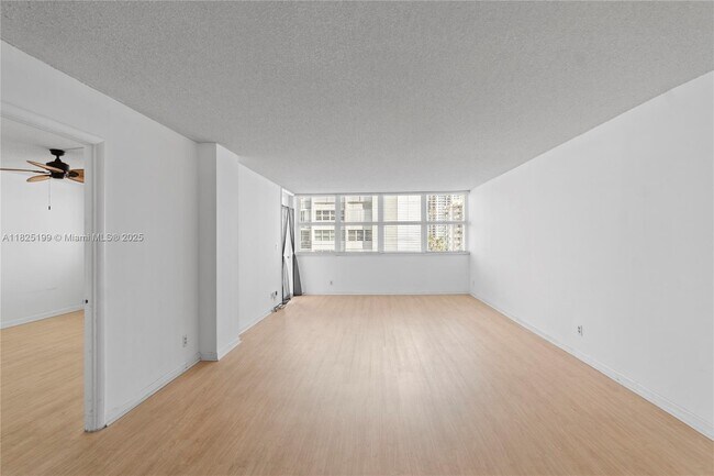 Building Photo - 1410 S Ocean Dr