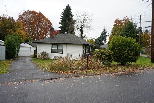 Building Photo - r3008unanderavev