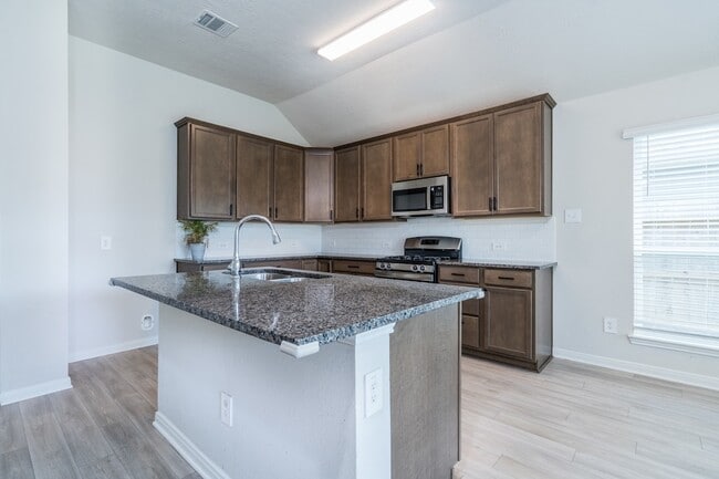 Building Photo - 911 Acorn Trail Pl