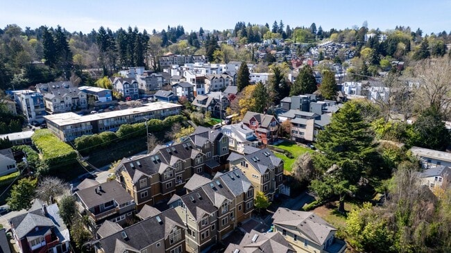Building Photo - 3Bd/3Ba Seattle Townhouse