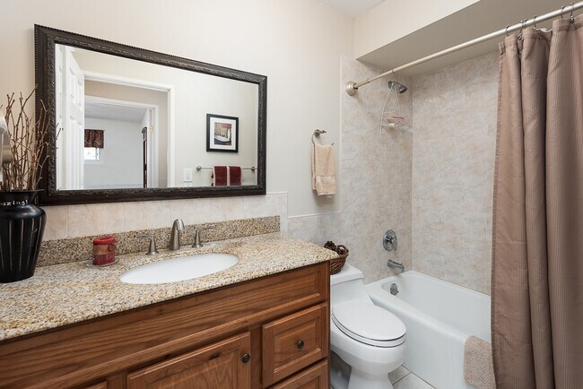 Building Photo - 720 Maple Ave