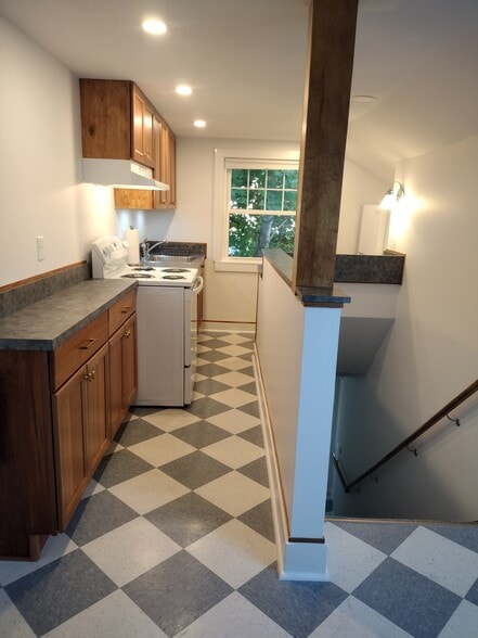 Kitchen - 2 Iby St