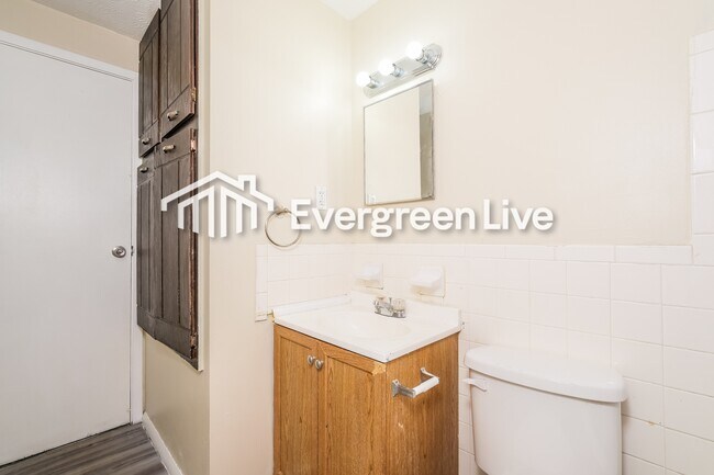 Building Photo - 2578 Bethesda Ave