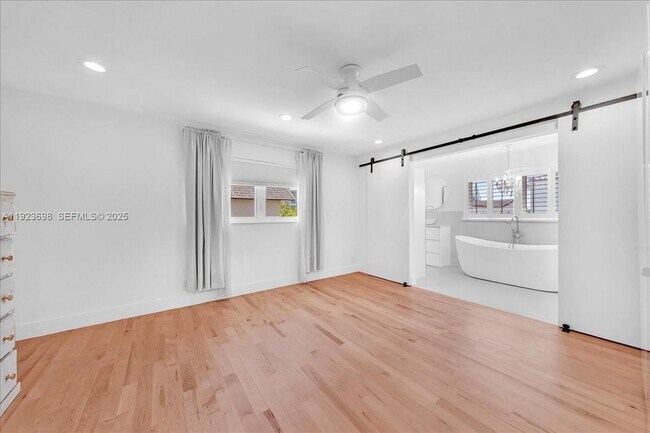 Building Photo - 348 Palm St