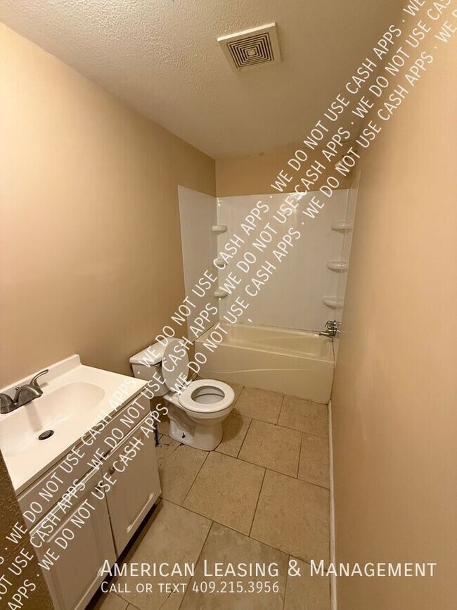 Building Photo - 2909 S Chestnut St