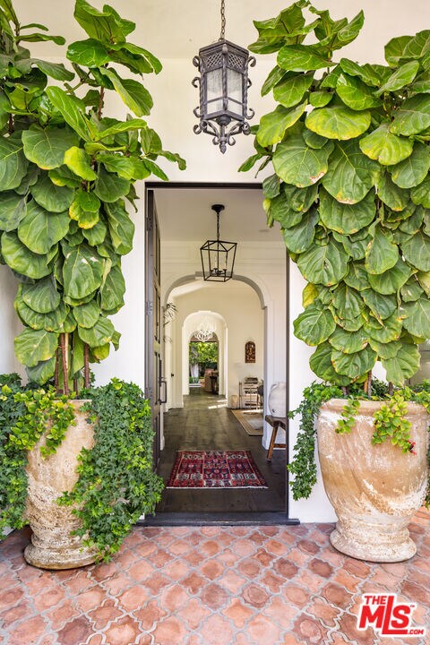 Building Photo - 820 N Vista St