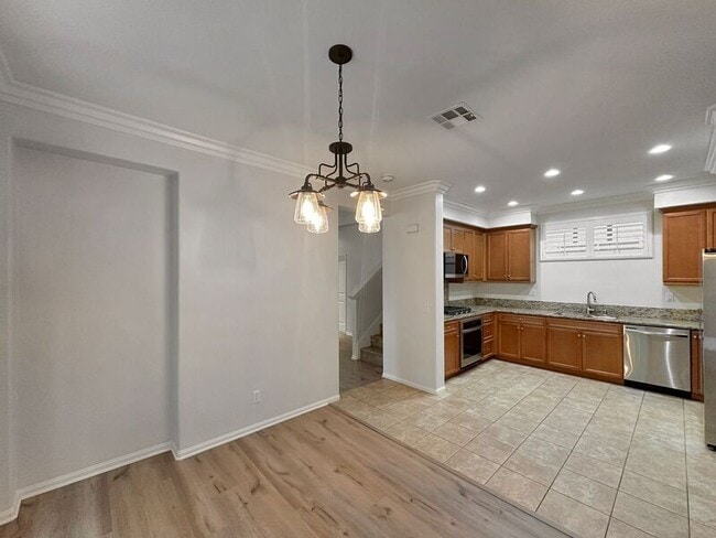 Building Photo - 1828 Scarlet Pl