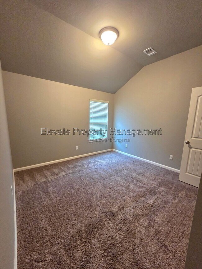Building Photo - 2210 Starwood Wy