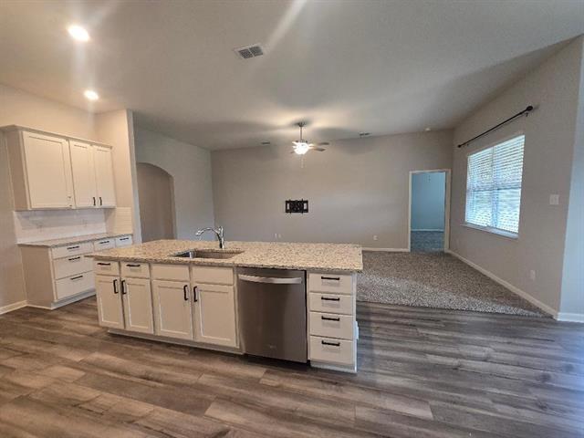 Building Photo - 2024 Jeanine Dr