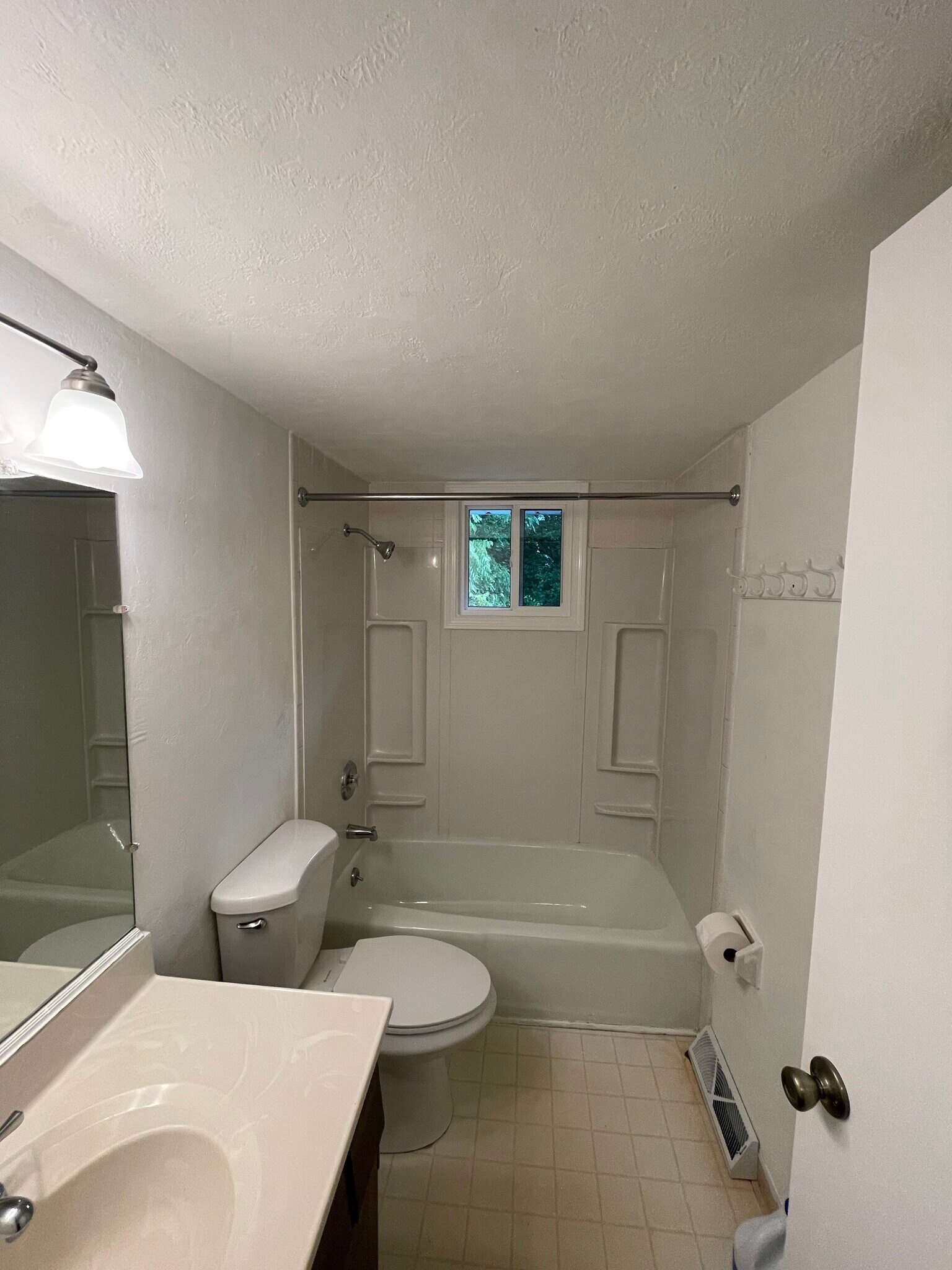 Building Photo - 831 Badger Ln