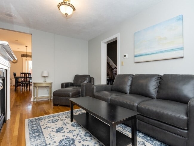 Building Photo - 45 Old Harbor St