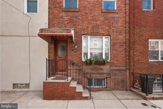 Building Photo - 1802 Tree St