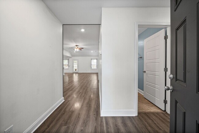 Building Photo - 204 King Rd