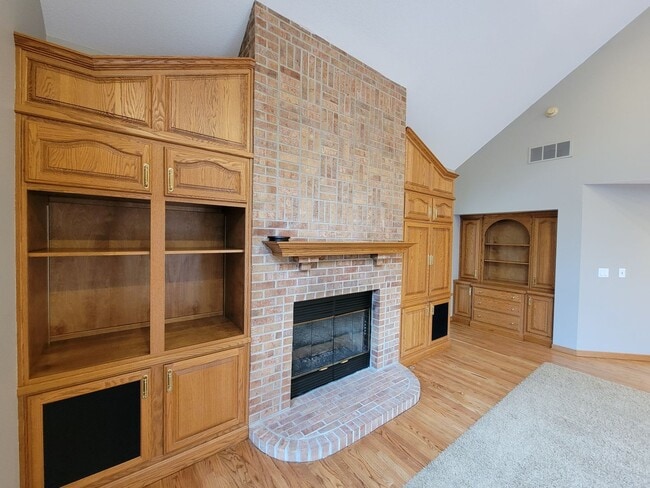 Building Photo - Upscale and Spacious Cedar Falls House for...