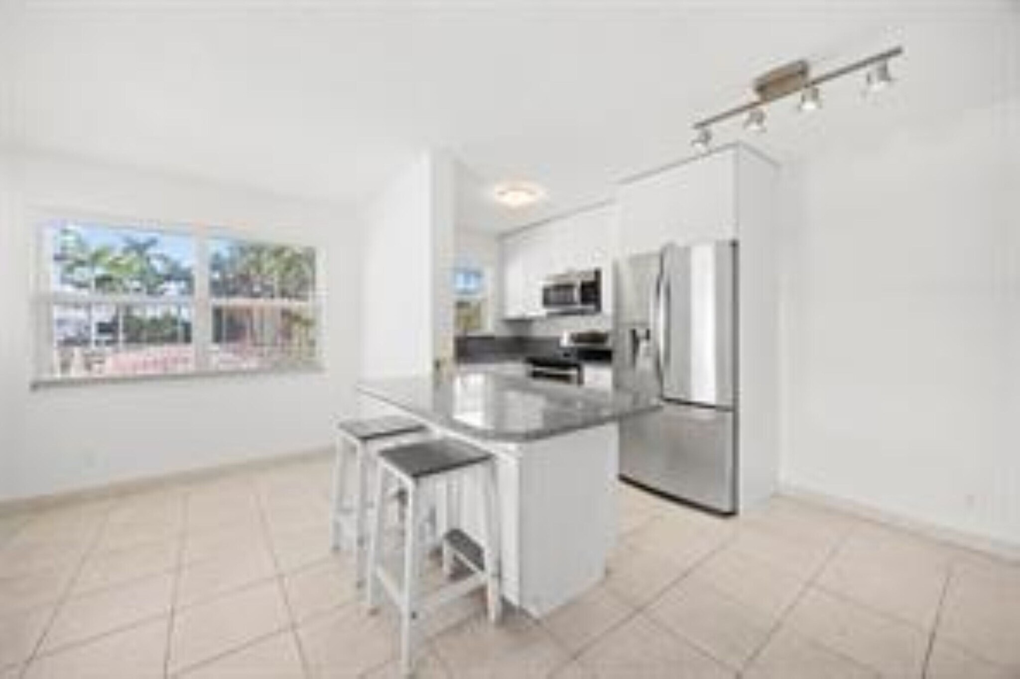 Building Photo - 2131 N Ocean Blvd