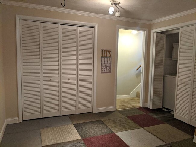 Building Photo - Cute 3 Bedroom Condo
