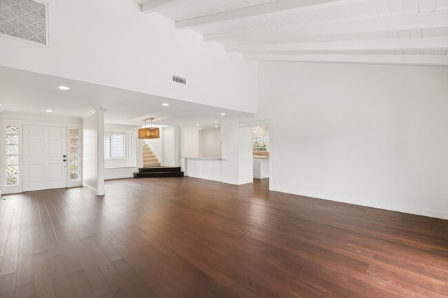 Building Photo - 1915 Windward Ln