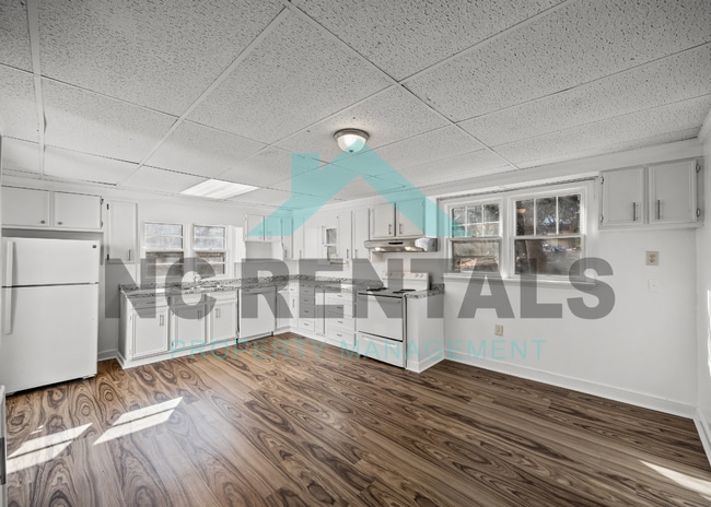 Building Photo - 721 Davis St