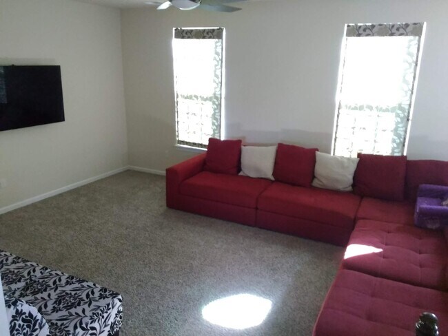 Building Photo - 904 Pointe View Dr