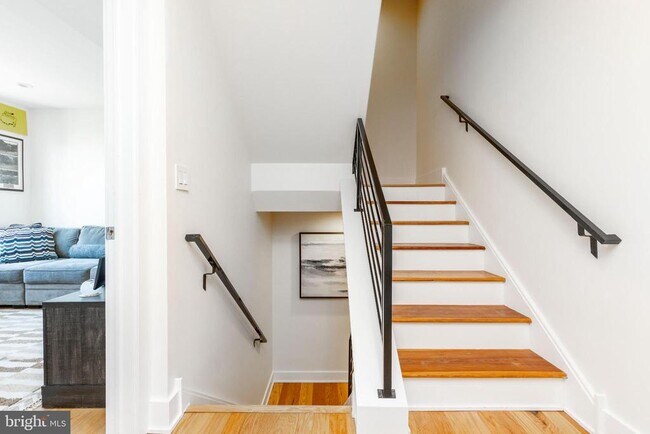 Building Photo - 1647 E Eyre St