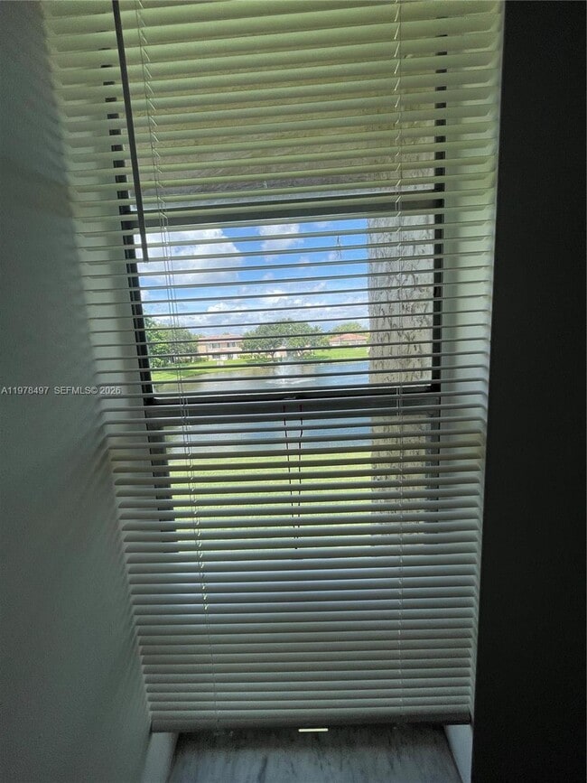 Building Photo - 918 Twin Lakes Dr