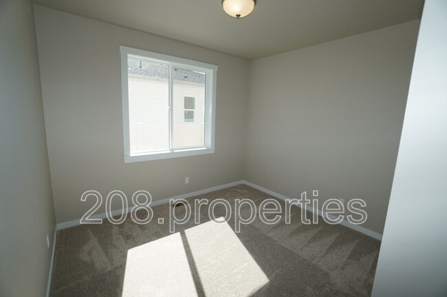 Building Photo - 14561 Pne Knl St