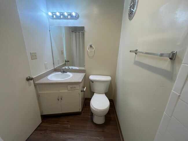 Bathroom - 5412 Holiday Dr